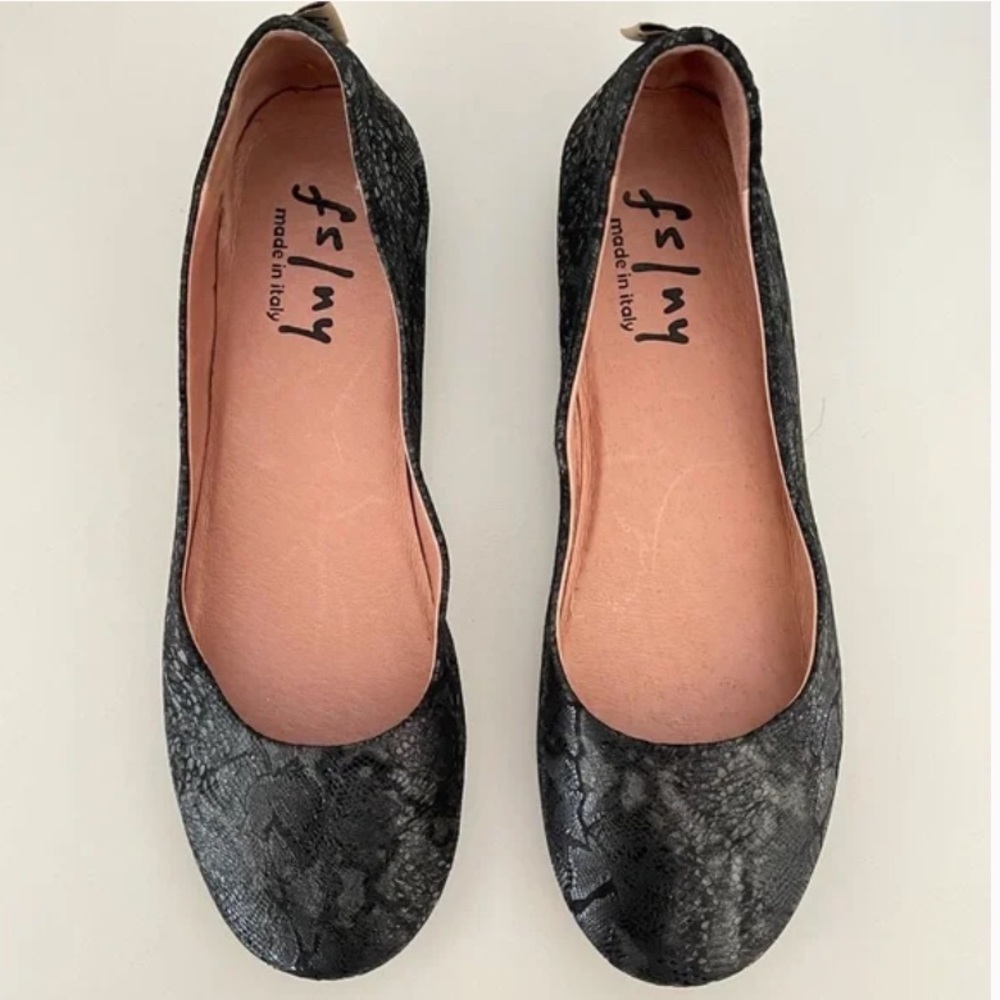 French Soles FS/NY Zeppa Casual Flats in Black Python EUC